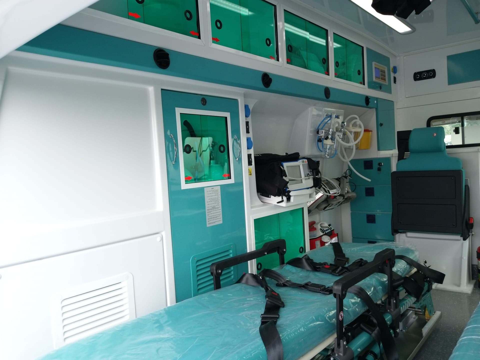 GMC Savana Ambulance thumbnail 6