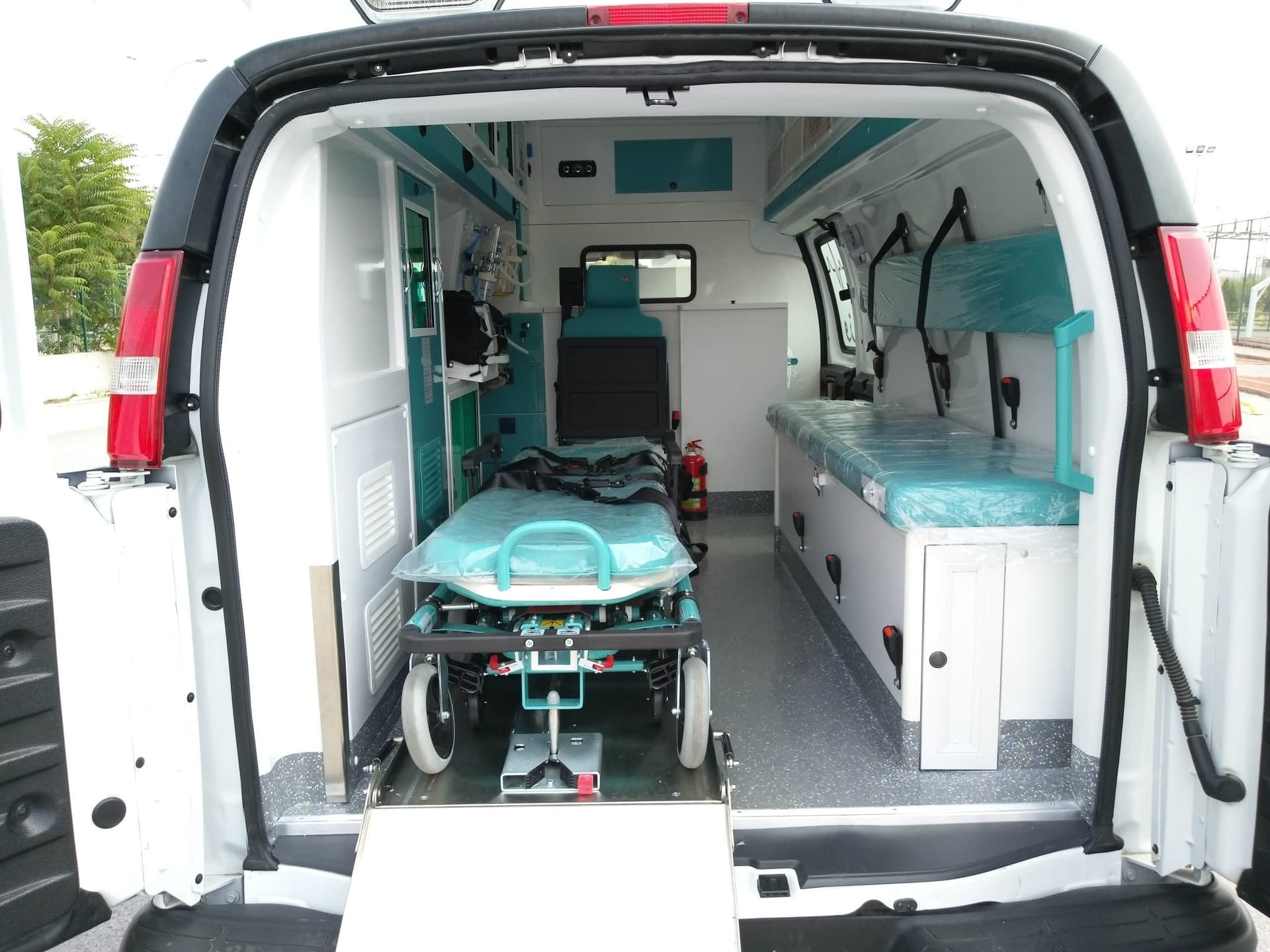 GMC Savana Ambulance thumbnail 7