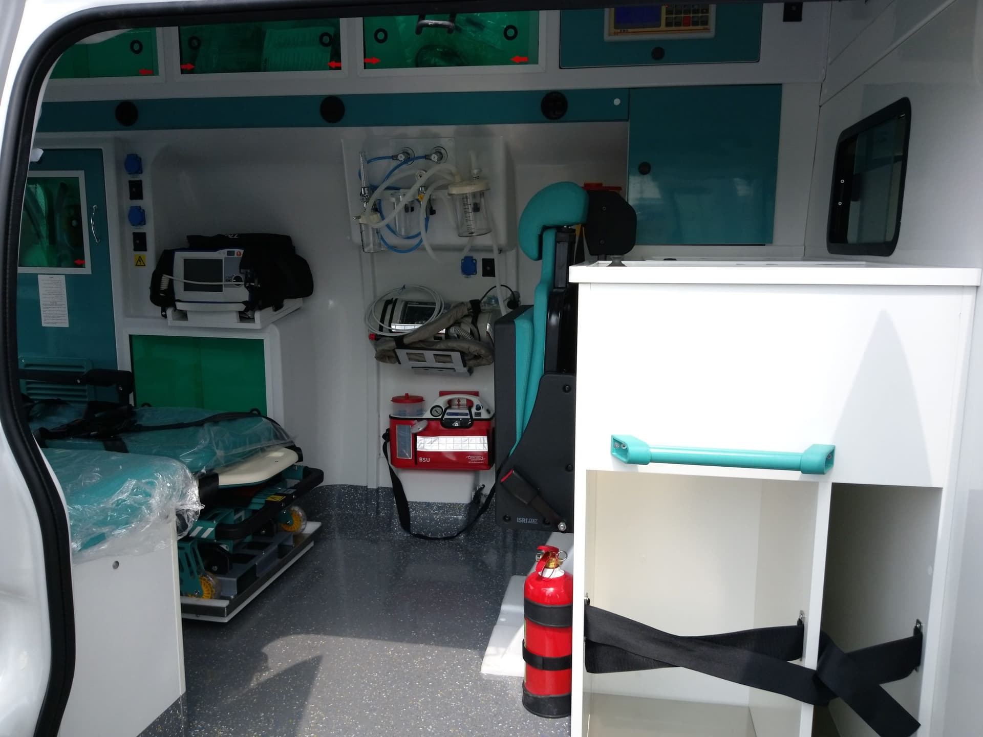 GMC Savana Ambulance thumbnail 8