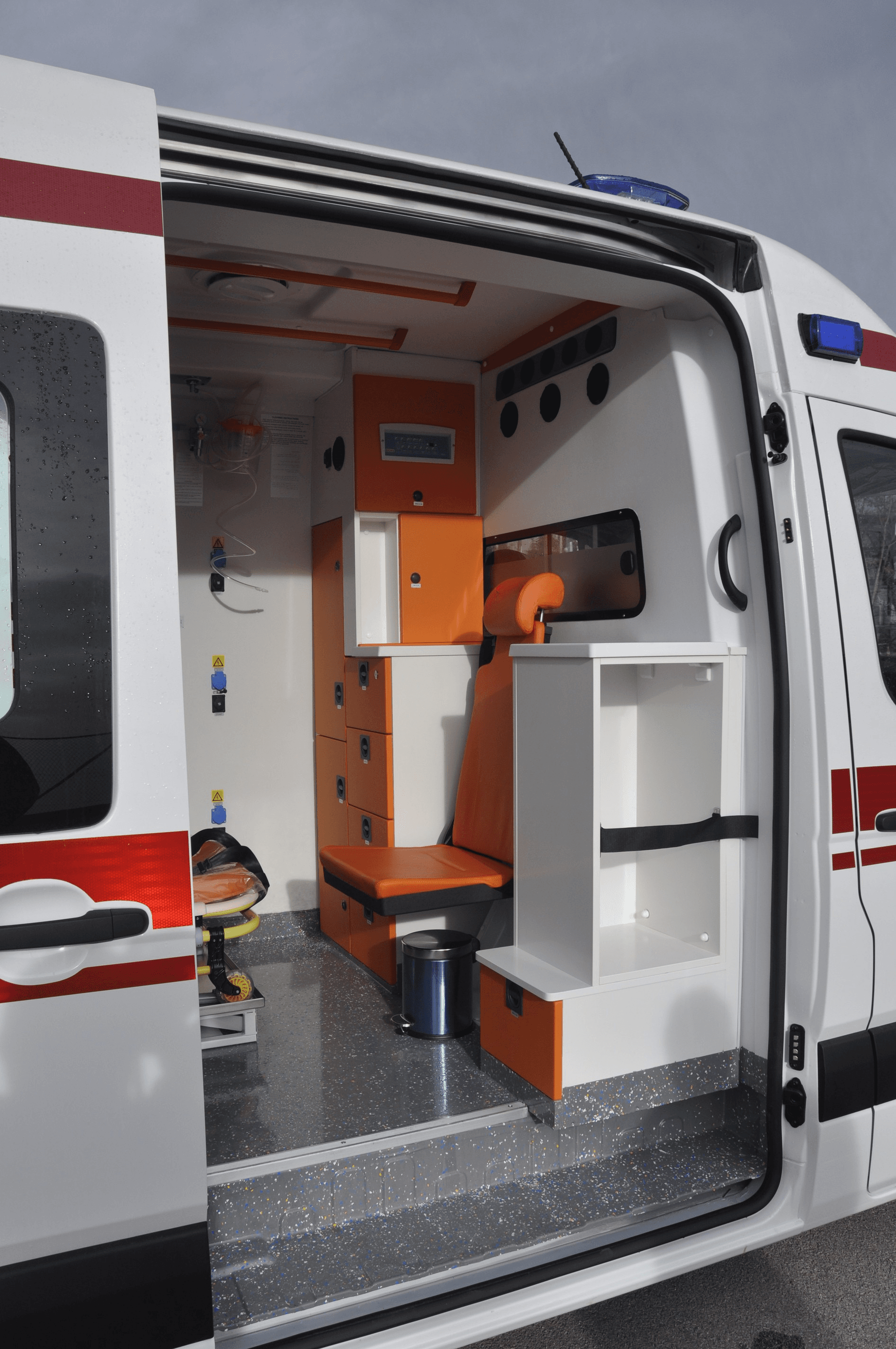 Hyundai H350 Ambulance thumbnail 8