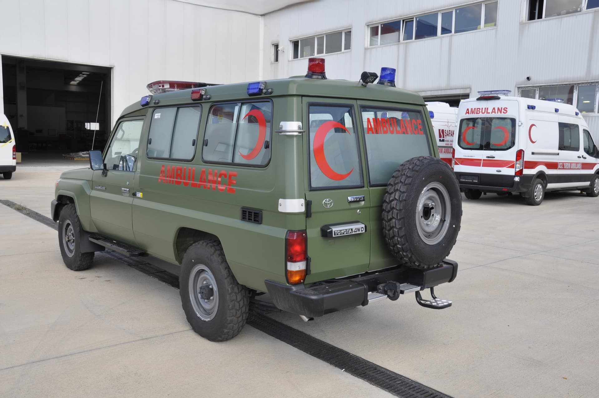 Toyota Land Cruiser Ambulance thumbnail 5