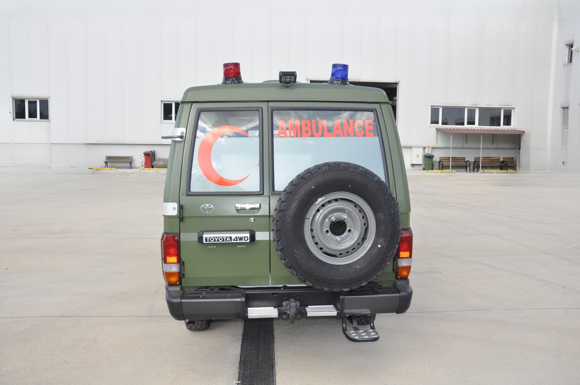 Toyota Land Cruiser Ambulance thumbnail 6