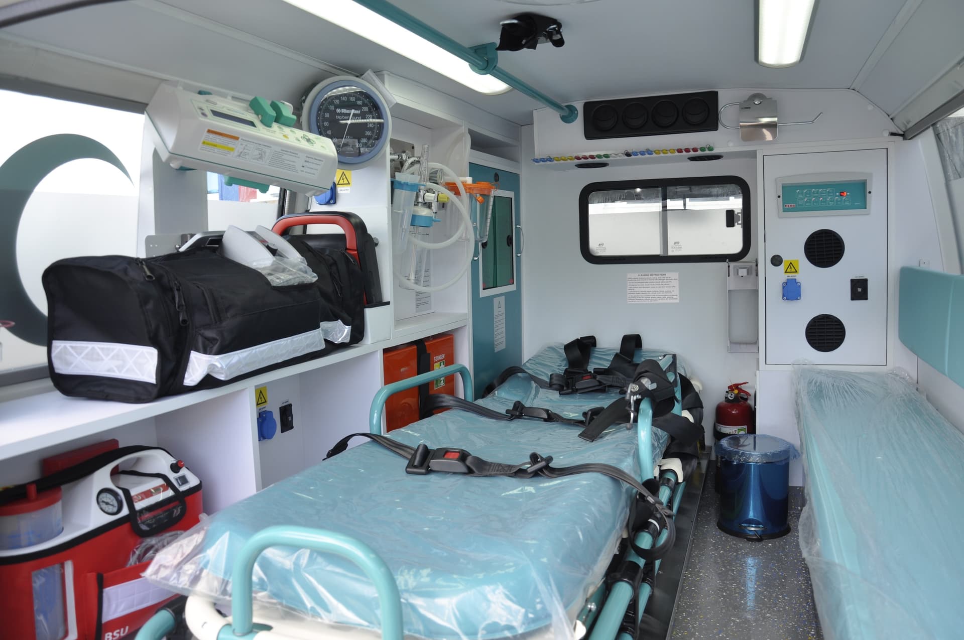 Toyota Land Cruiser Ambulance thumbnail 8