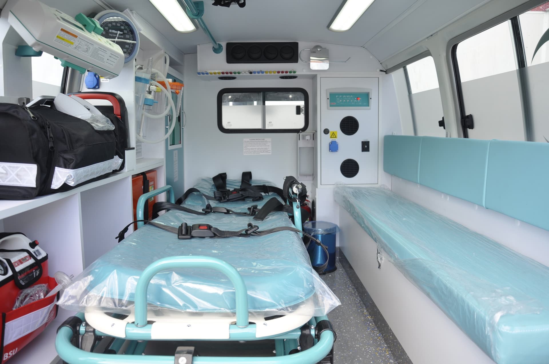 Toyota Land Cruiser Ambulance thumbnail 9
