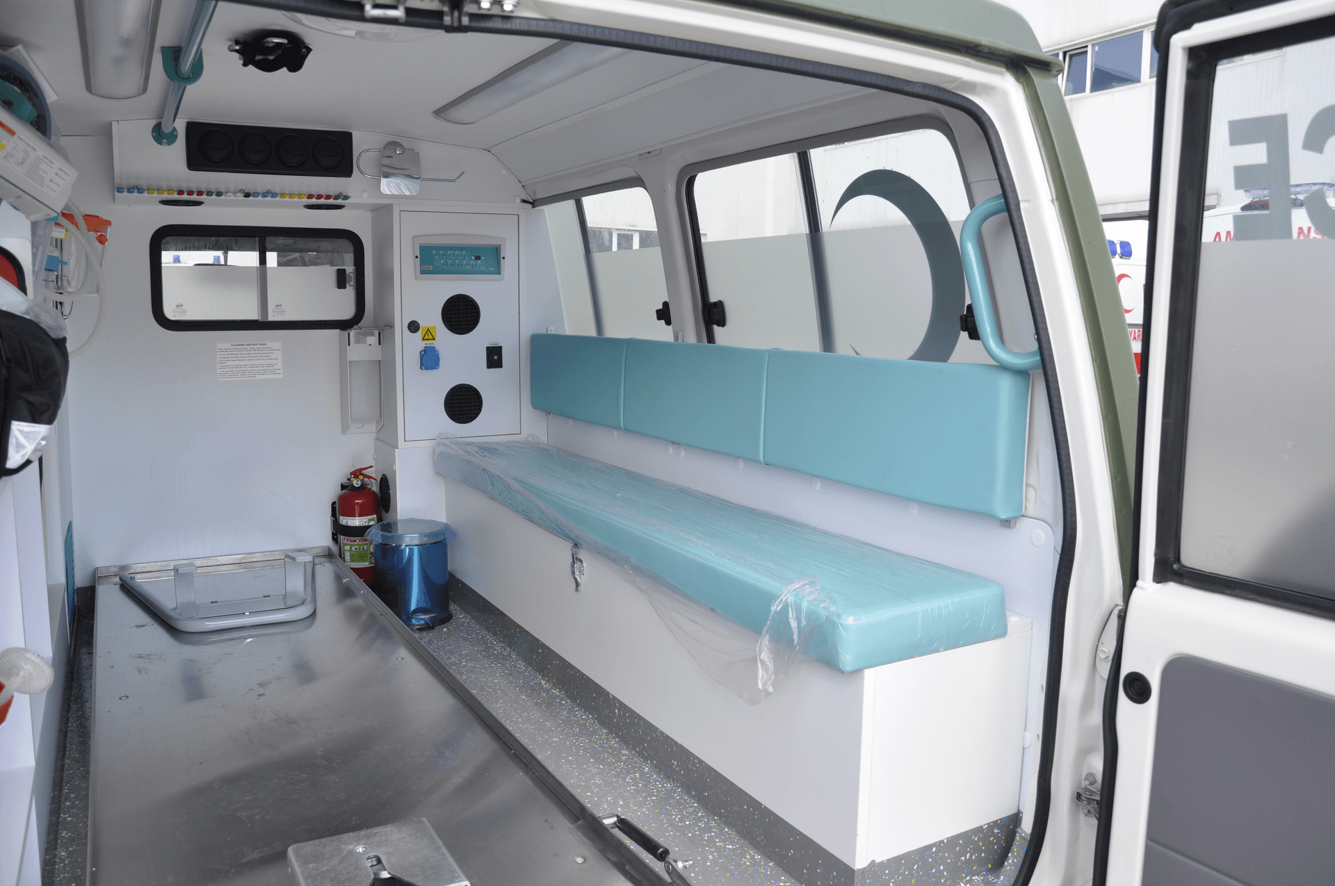 Toyota Land Cruiser Ambulance thumbnail 11