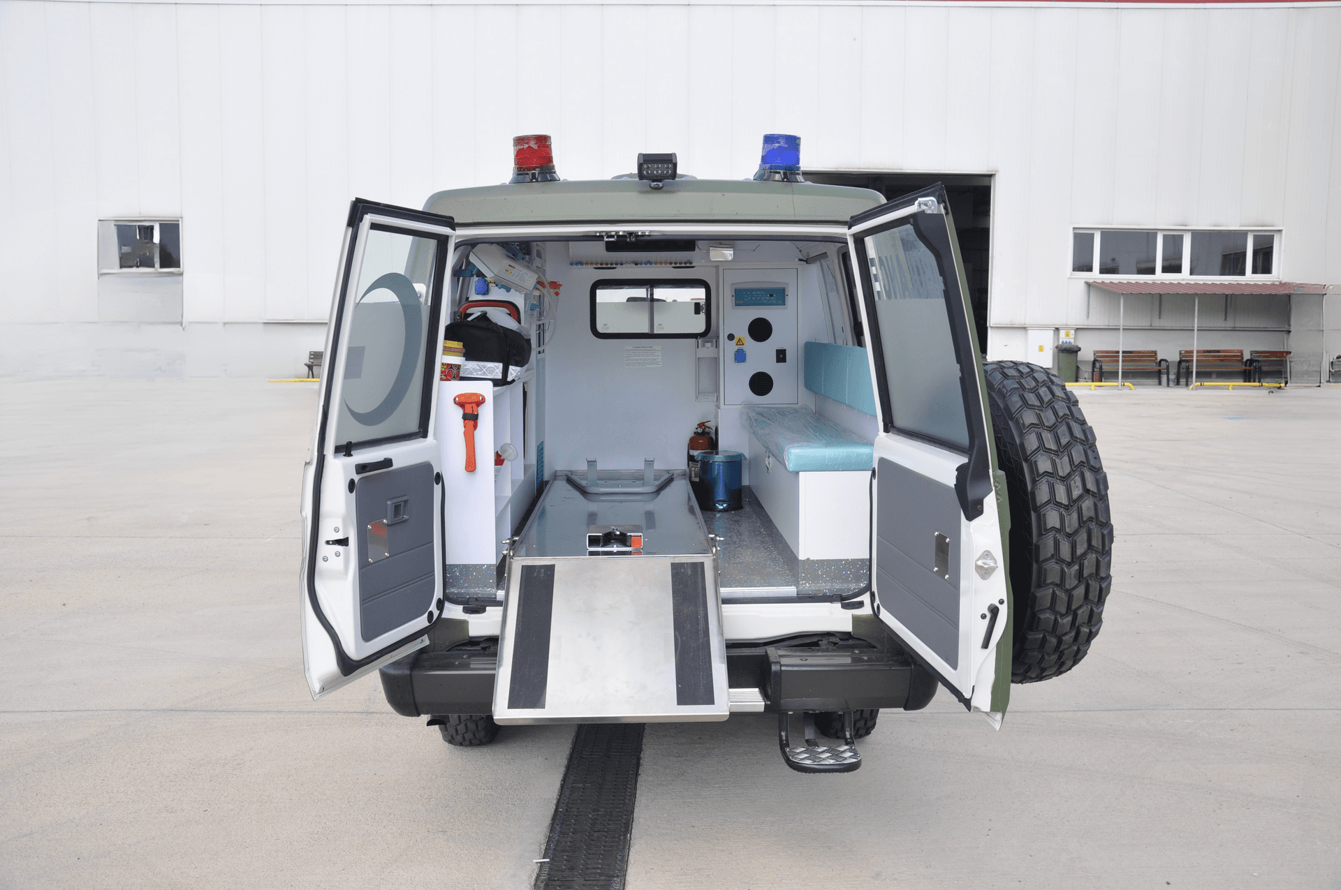 Toyota Land Cruiser Ambulance thumbnail 13