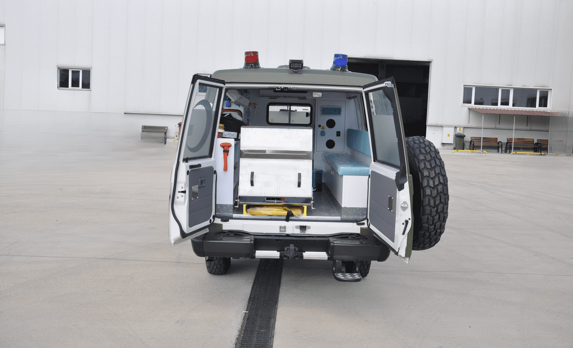 Toyota Land Cruiser Ambulance thumbnail 15