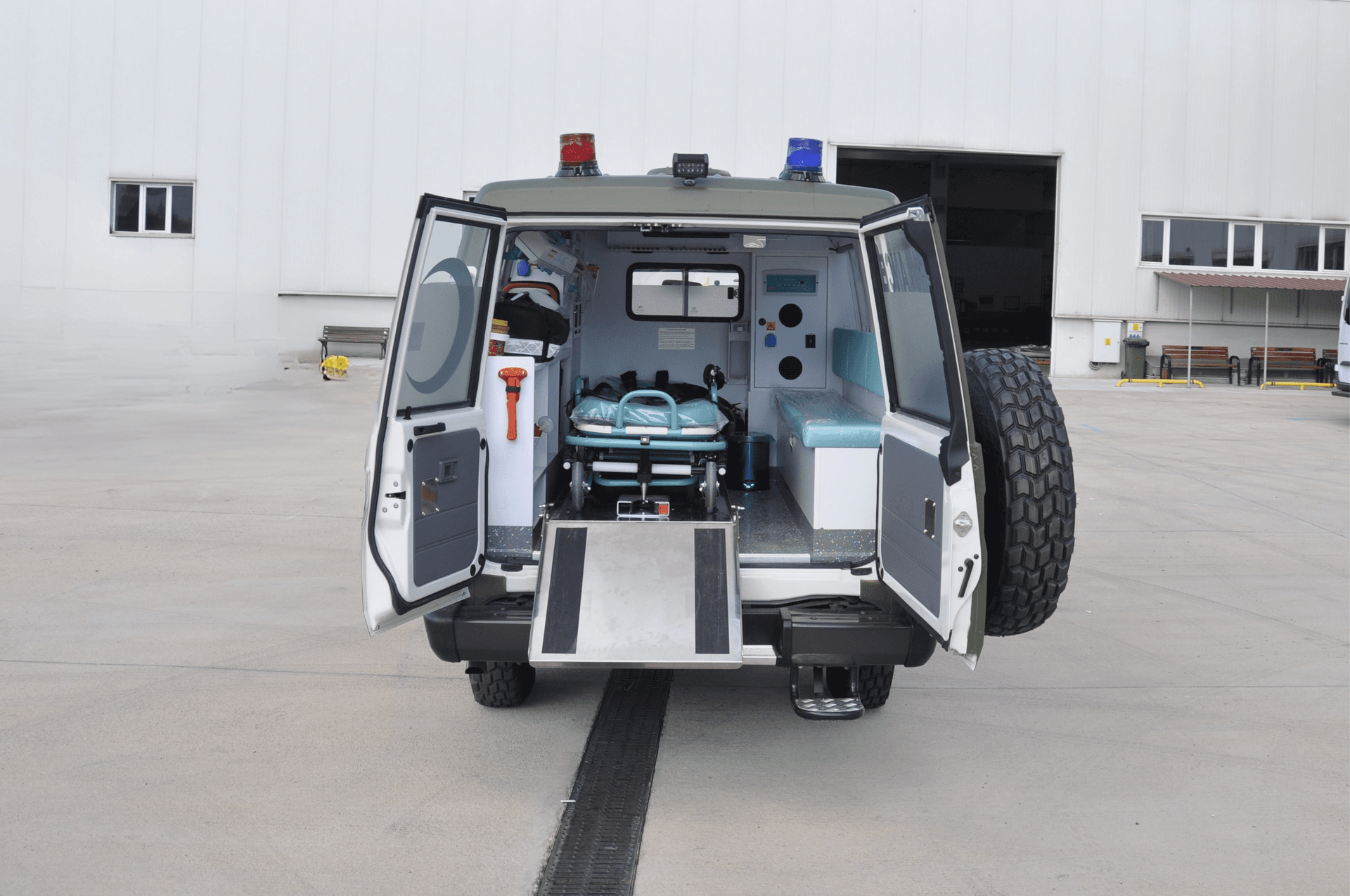 Toyota Land Cruiser Ambulance thumbnail 16