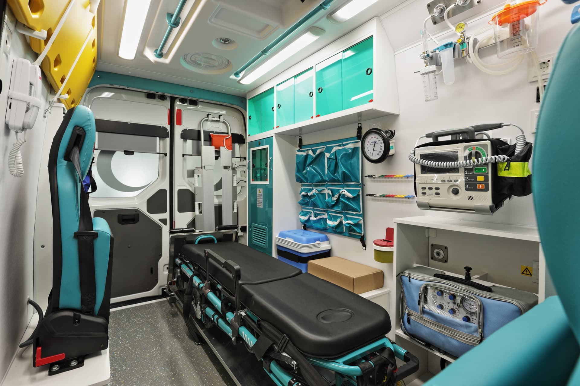 Volkswagen Crafter Ambulance thumbnail 3