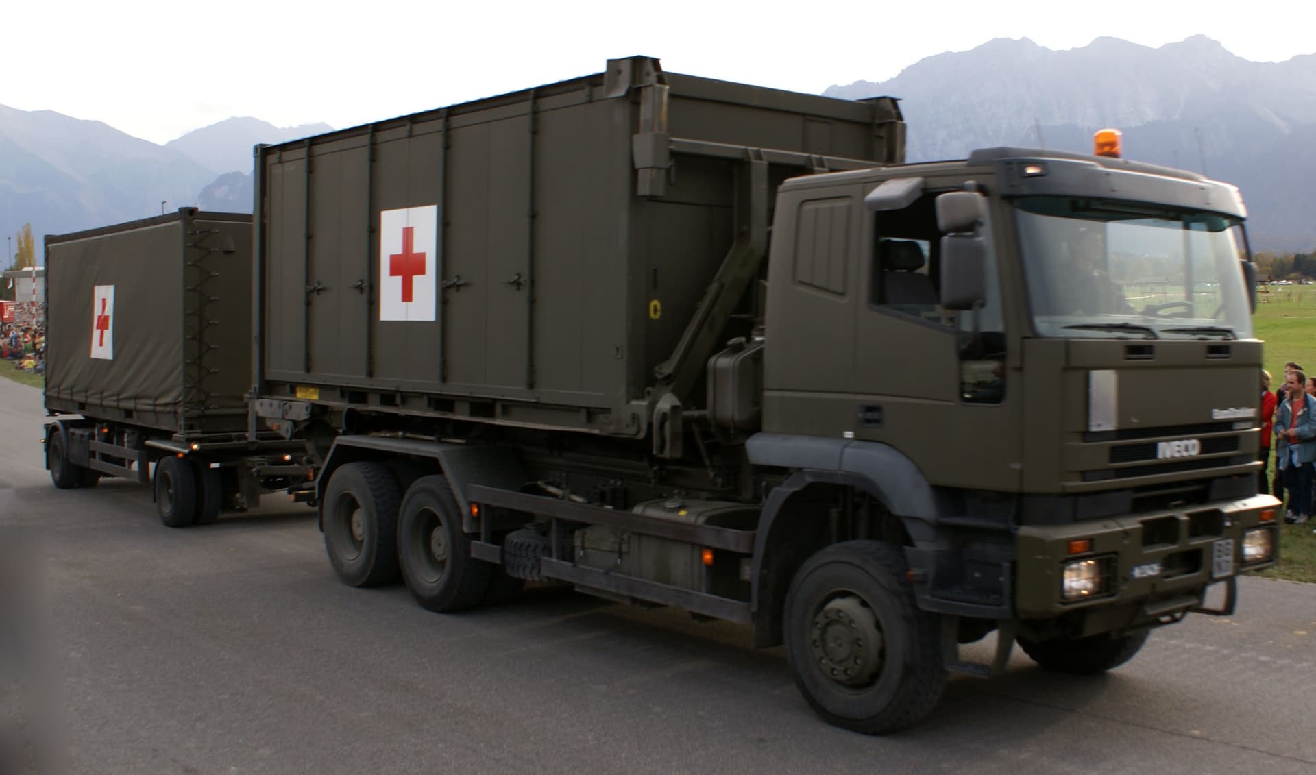 Portable field healthcare units
