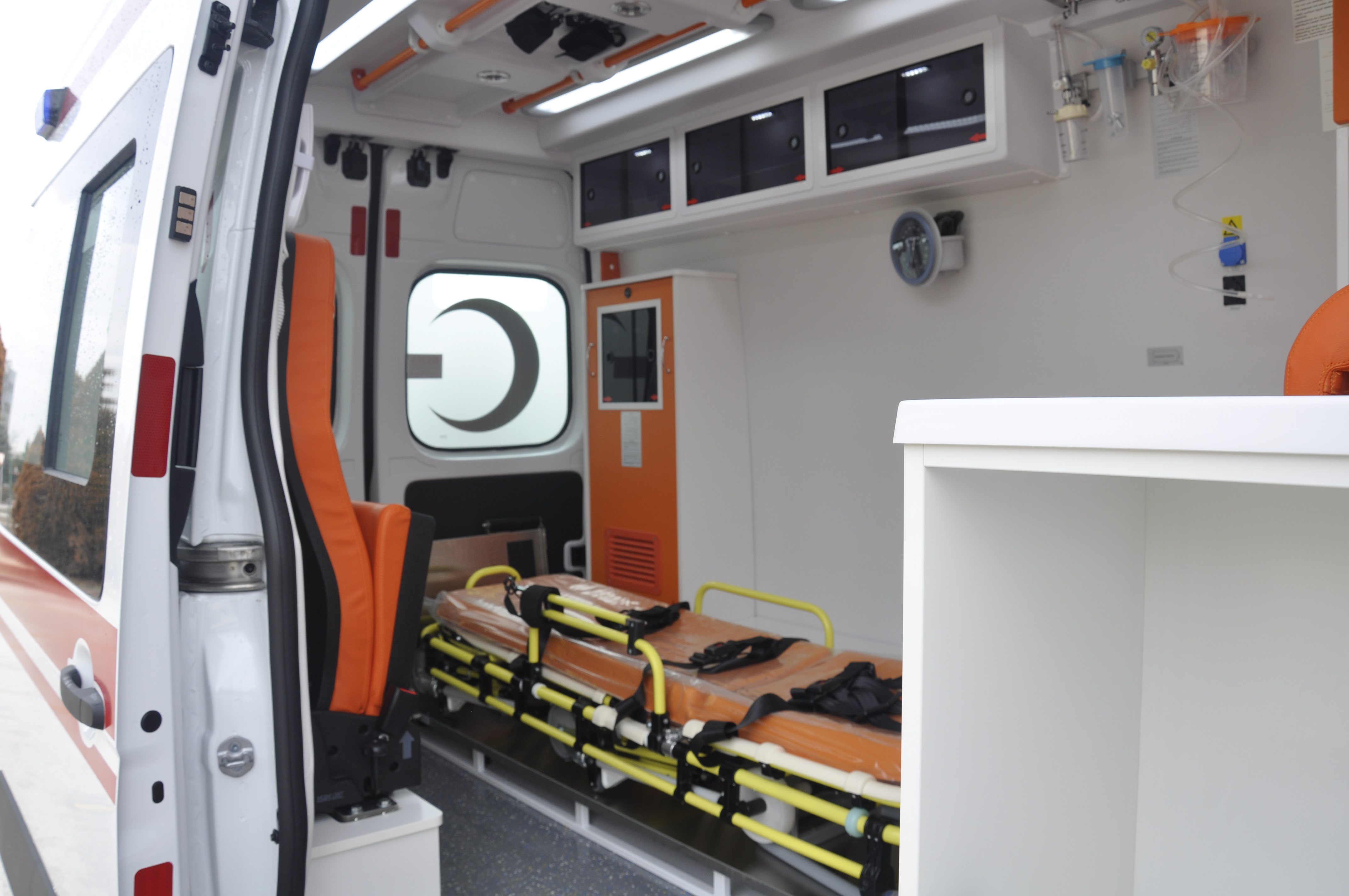 Hyundai H350 Ambulance interior 1